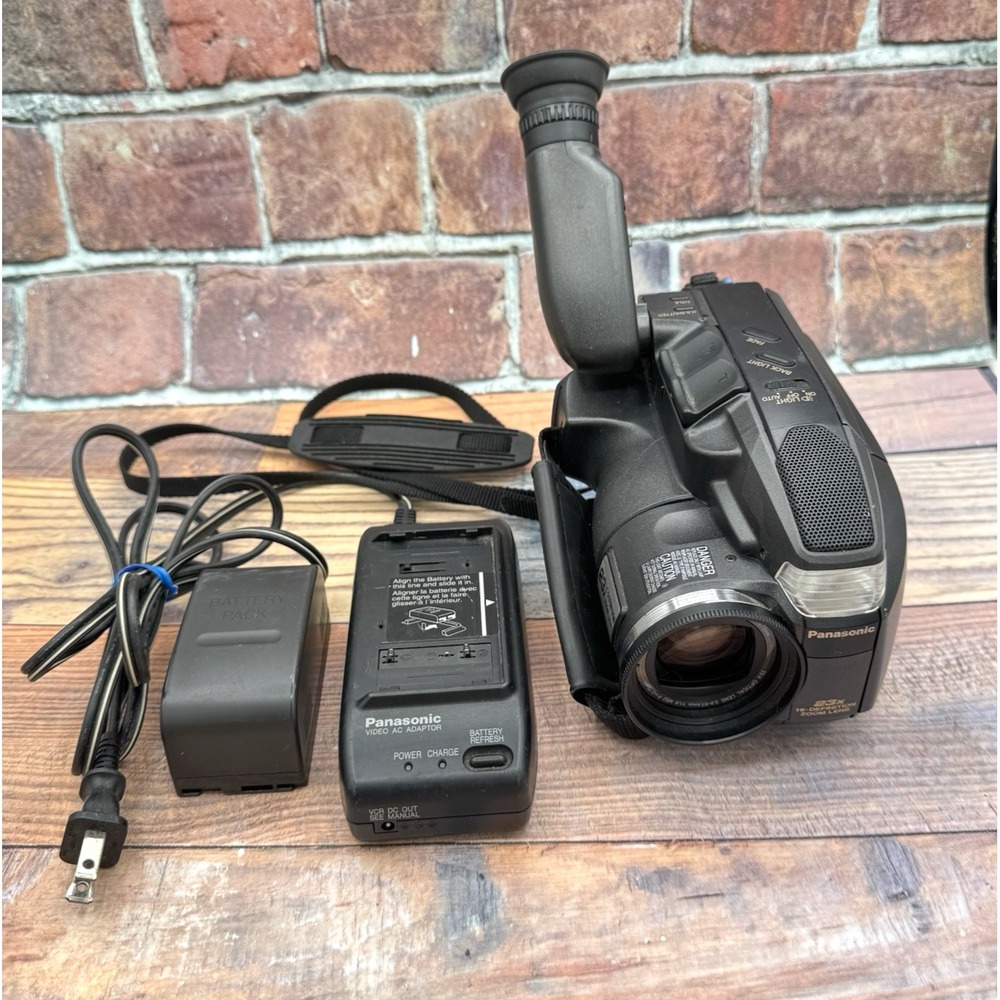 Panasonic PV-L558D VHS-C Palmcorder 23x Zoom Camcorder w Charger UNTESTED